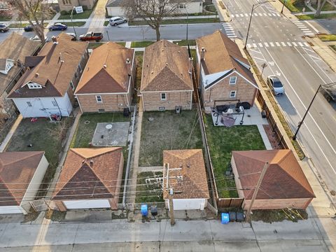 Tiny photo for 8305 S Paxton Avenue, Chicago, IL 60617 (MLS # 12610462)