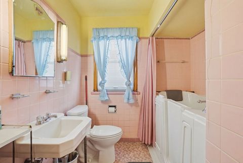 Tiny photo for 8305 S Paxton Avenue, Chicago, IL 60617 (MLS # 12610462)