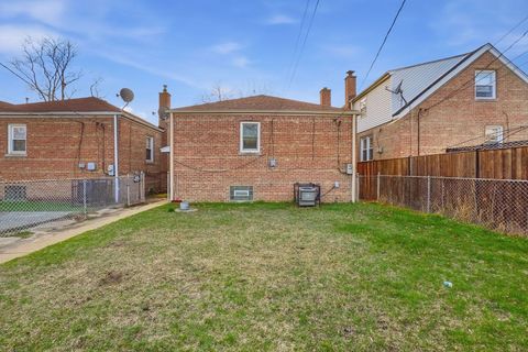 Tiny photo for 8305 S Paxton Avenue, Chicago, IL 60617 (MLS # 12610462)
