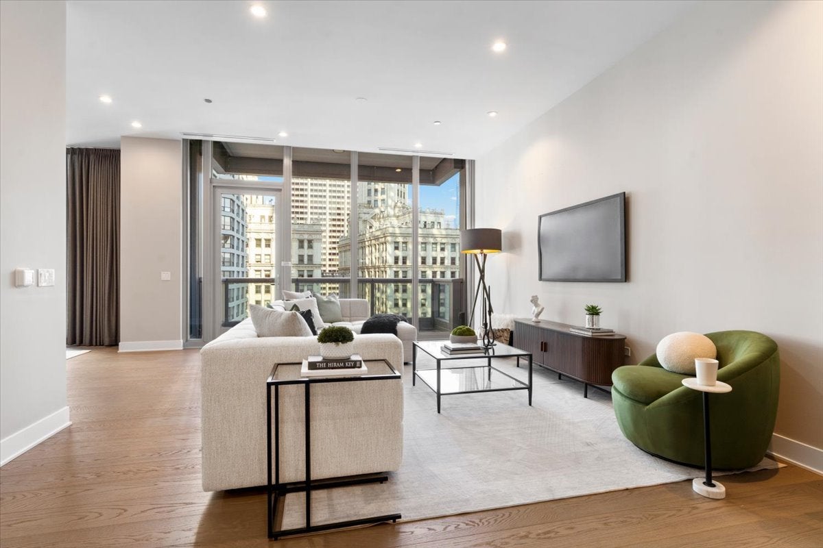 403 N Wabash Street 15B