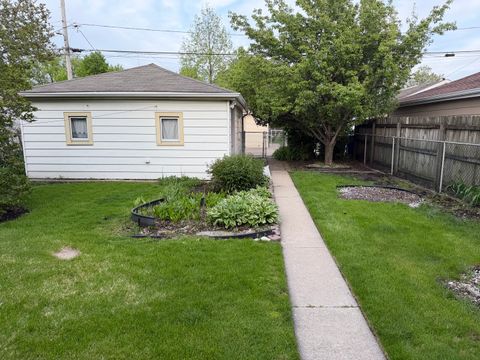 Tiny photo for 5705 S Nottingham Avenue, Chicago, IL 60638 (MLS # 12634152)
