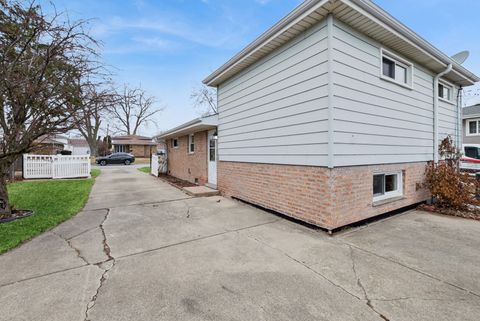 Tiny photo for 16417 George Drive, Oak Forest, IL 60452 (MLS # 12568762)