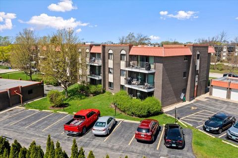 Tiny photo for 1255 W Prospect Avenue #109, Mount Prospect, IL 60056 (MLS # 12622123)