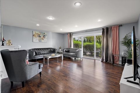 Tiny photo for 1255 W Prospect Avenue #109, Mount Prospect, IL 60056 (MLS # 12622123)