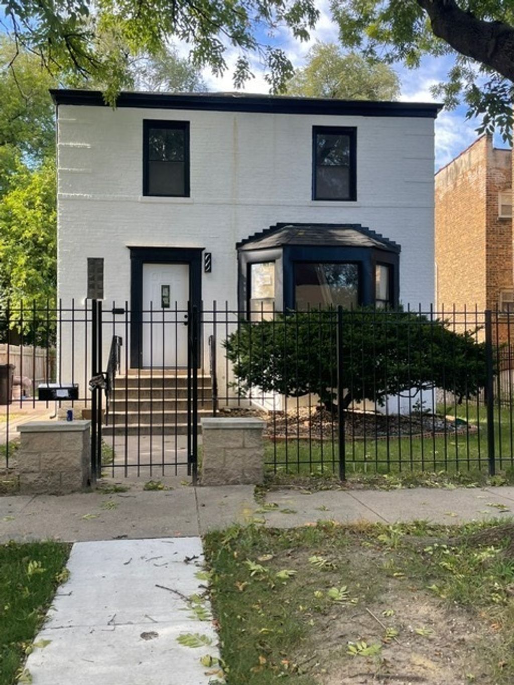 Photo for 6812 S Saint Lawrence Avenue, Chicago, IL 60637 (MLS # 12506634)