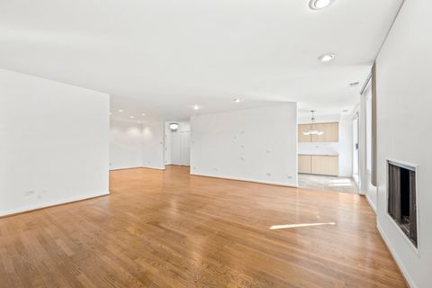 Tiny photo for 1125 Lake Cook Road #405, Northbrook, IL 60062 (MLS # 12558515)