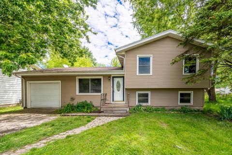 Photo of 1716 Parklane Avenue, McHenry, IL 60050 (MLS # 12675590)