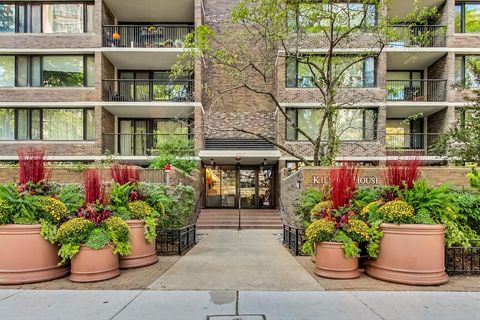 Photo of 1555 N SANDBURG Terrace #406, Chicago, IL 60610 (MLS # 12560847)