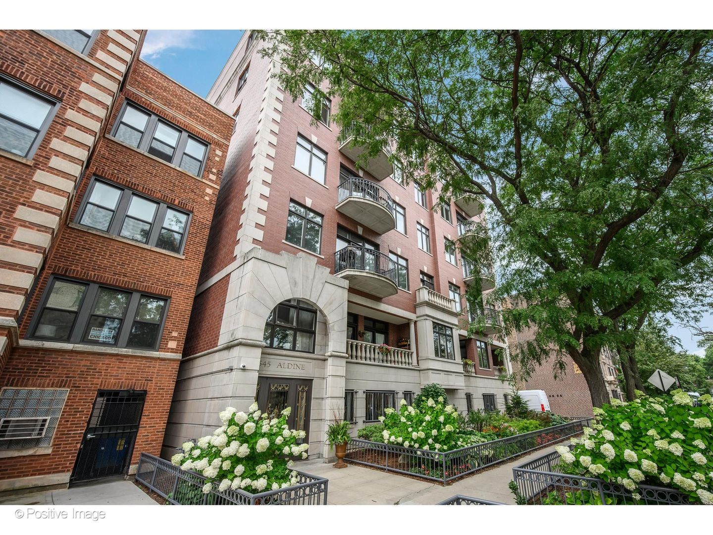 545 W Aldine Avenue 6E