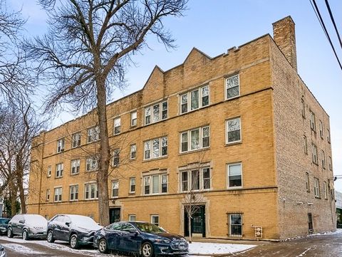 3654 W Belle Plaine Avenue 303 Chicago IL 60618