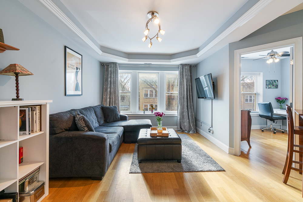 3654 W Belle Plaine Avenue 303