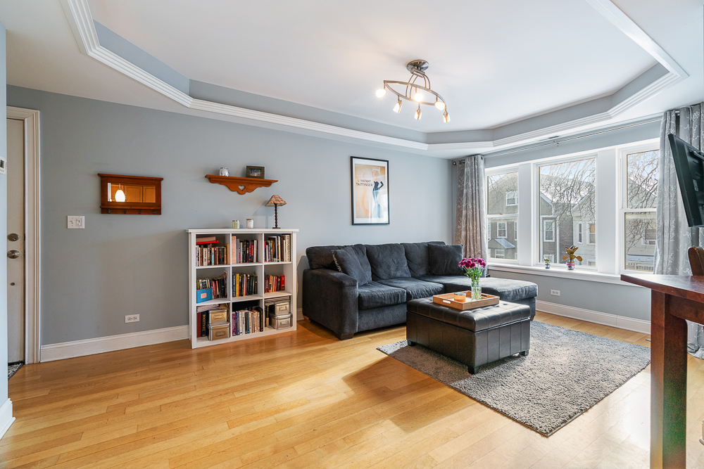 3654 W Belle Plaine Avenue 303