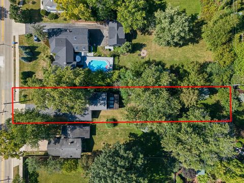 Tiny photo for 410 Chicago Avenue, Clarendon Hills, IL 60514 (MLS # 12466695)