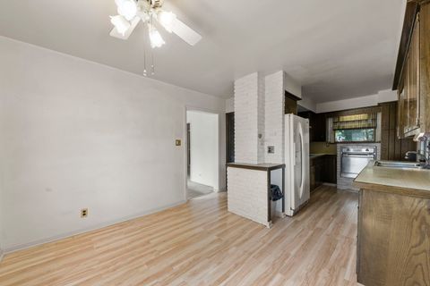 Tiny photo for 410 Chicago Avenue, Clarendon Hills, IL 60514 (MLS # 12466695)