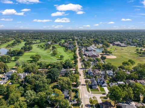 Tiny photo for 410 Chicago Avenue, Clarendon Hills, IL 60514 (MLS # 12466695)