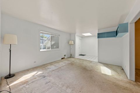 Tiny photo for 410 Chicago Avenue, Clarendon Hills, IL 60514 (MLS # 12466695)