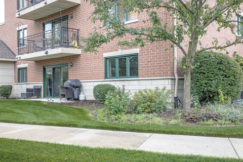 Tiny photo for 6830 W WINDING Trail #102, Oak Forest, IL 60452 (MLS # 12495096)