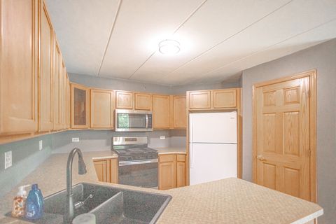 Tiny photo for 6830 W WINDING Trail #102, Oak Forest, IL 60452 (MLS # 12495096)