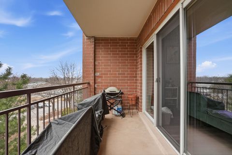 Tiny photo for 5055 Madison Street #402, Skokie, IL 60077 (MLS # 12594123)