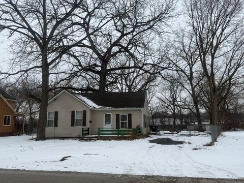 907 Center Street McHenry IL 60050