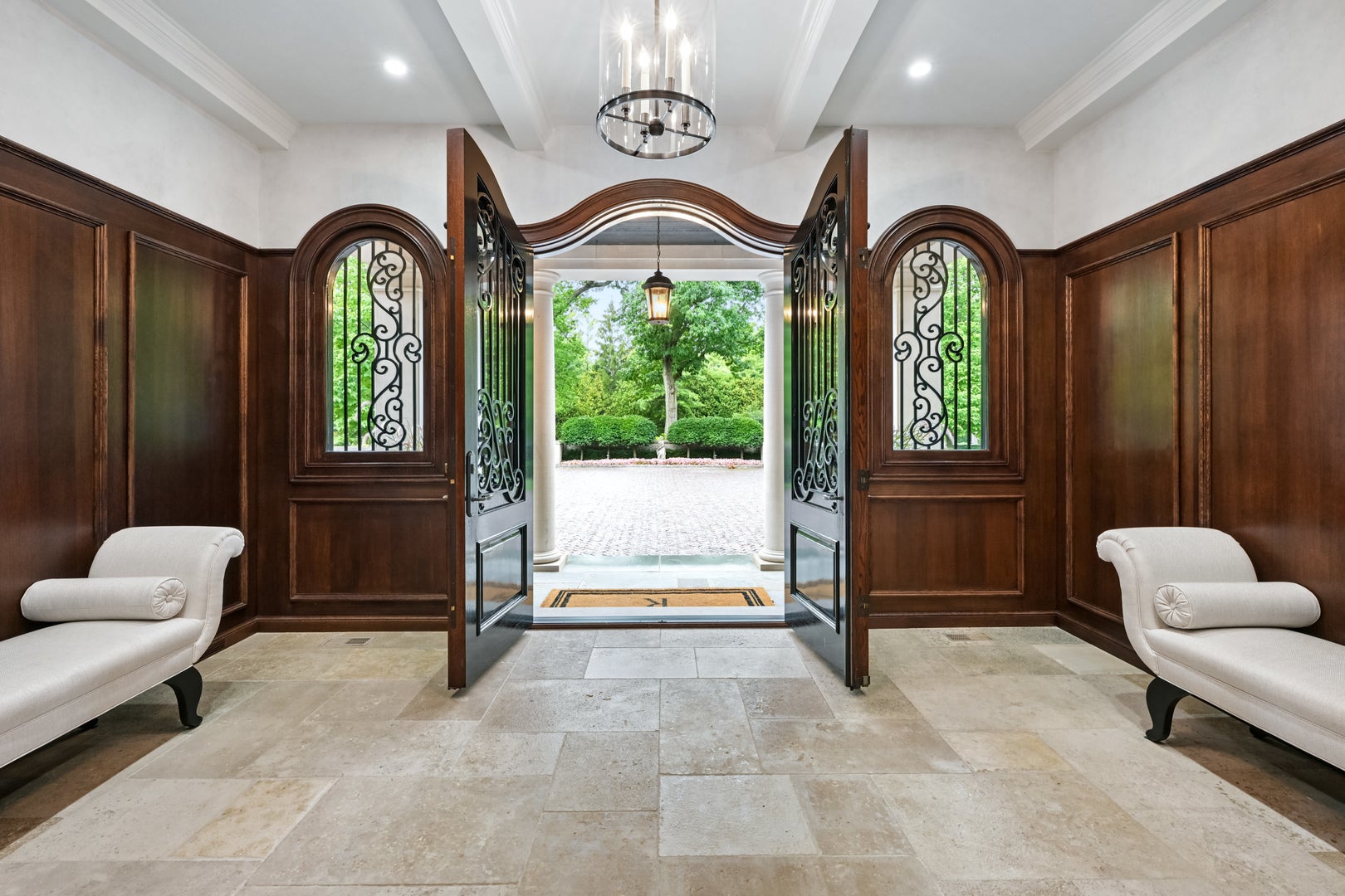 595 Circle Lane
