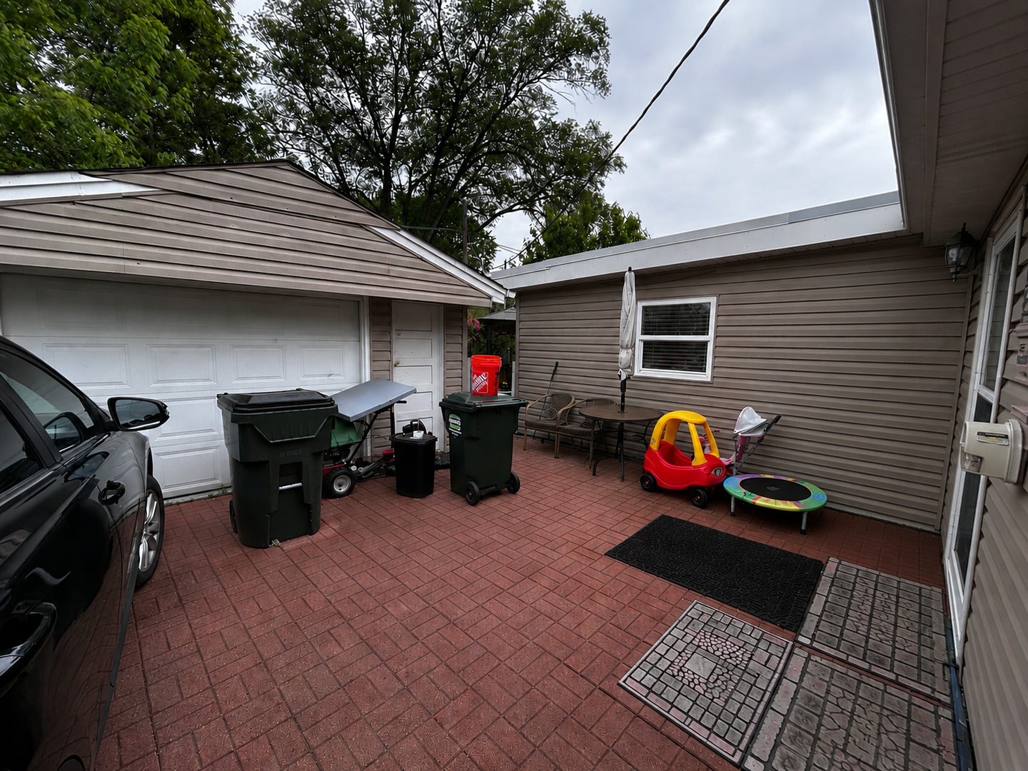 324 N EMERALD Avenue