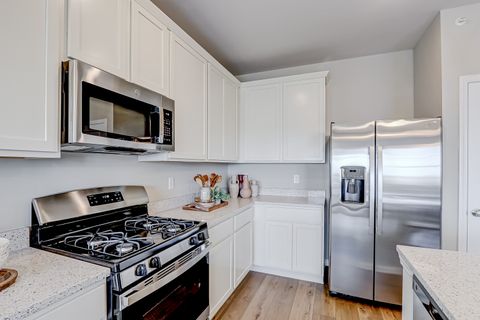 Tiny photo for 400 Comstock Road, South Elgin, IL 60177 (MLS # 12553853)