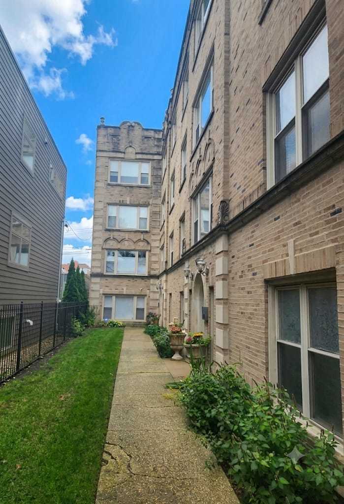 3335 W BELLE PLAINE Avenue 3A