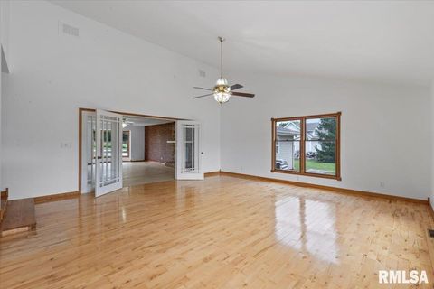 Tiny photo for 1610 WISCONSIN Street, Le Claire, IA 52753 (MLS # QC4265679)