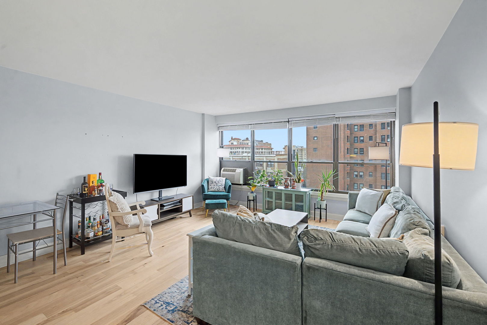 2930 N Sheridan Road 903