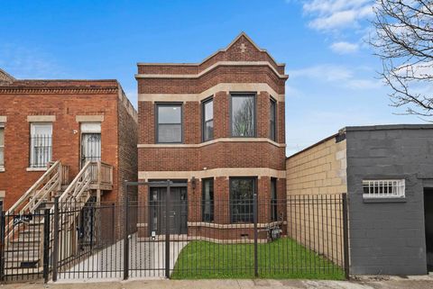 814 S Tripp Avenue Chicago IL 60624
