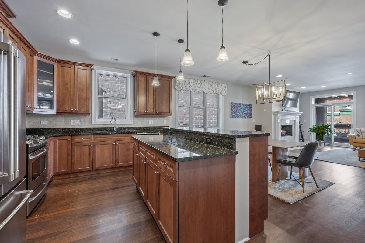 1025 W MONROE Street 3W