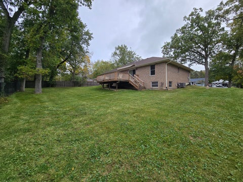 Tiny photo for 330 Kirkwood Avenue, Winthrop Harbor, IL 60096 (MLS # 12786613)