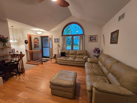 Tiny photo for 330 Kirkwood Avenue, Winthrop Harbor, IL 60096 (MLS # 12786613)