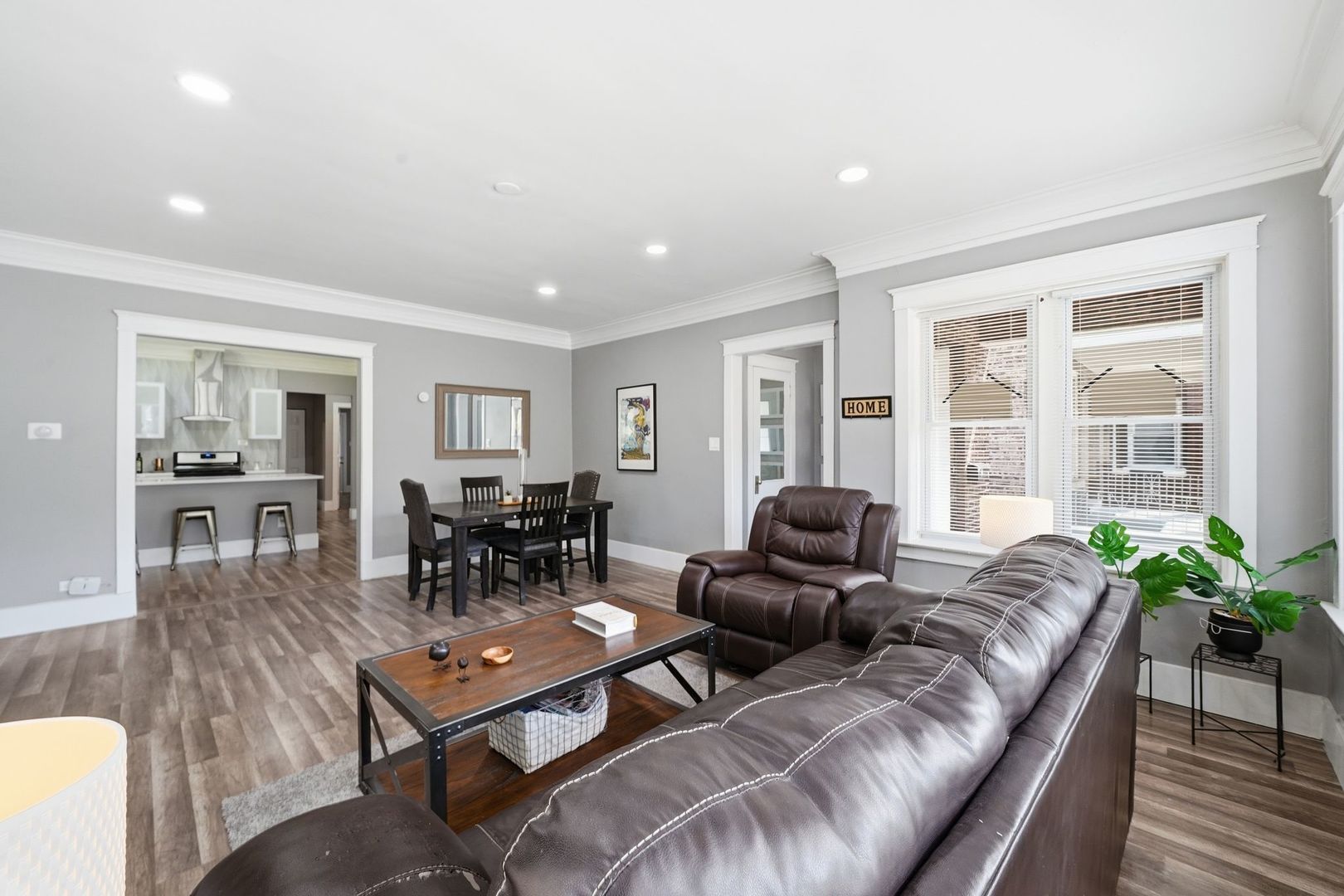 1518 E 73rd Place