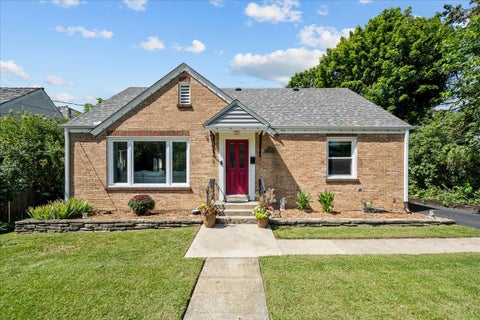 Tiny photo for 2714 Fort Sheridan Avenue, Highland Park, IL 60035 (MLS # 12686916)