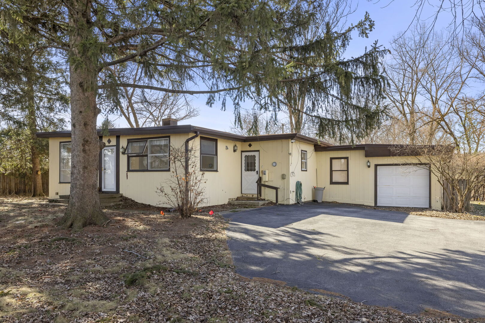 128 Harding Court