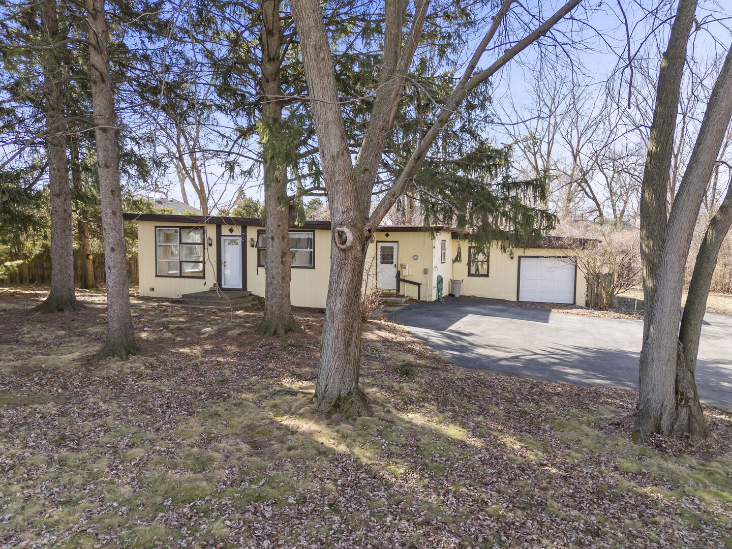 128 Harding Court