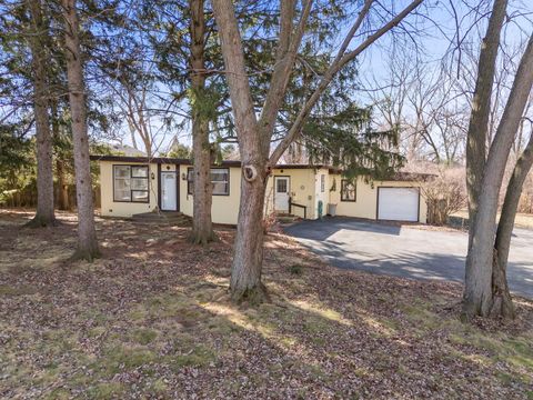 Tiny photo for 128 Harding Court, Glen Ellyn, IL 60137 (MLS # 12585201)