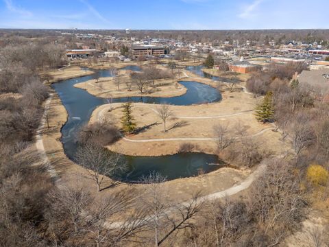 Tiny photo for 128 Harding Court, Glen Ellyn, IL 60137 (MLS # 12585201)