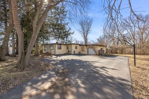 Tiny photo for 128 Harding Court, Glen Ellyn, IL 60137 (MLS # 12585201)