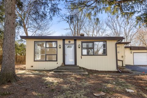 Tiny photo for 128 Harding Court, Glen Ellyn, IL 60137 (MLS # 12585201)