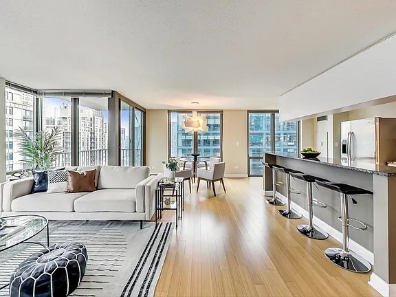 2 E Erie Street 2205