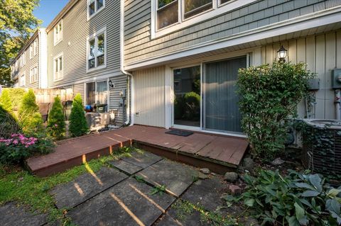 Tiny photo for 2230 Stratham Place, Hoffman Estates, IL 60169 (MLS # 12476849)