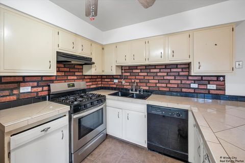 Tiny photo for 2230 Stratham Place, Hoffman Estates, IL 60169 (MLS # 12476849)