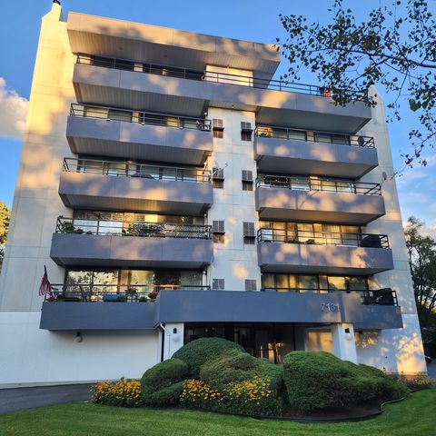 Photo of 7131 N Caldwell Avenue #4S, Chicago, IL 60646 (MLS # 12585947)