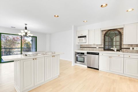 Tiny photo for 7131 N Caldwell Avenue #4S, Chicago, IL 60646 (MLS # 12585947)
