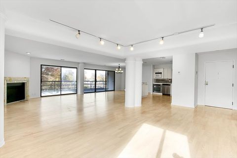 Tiny photo for 7131 N Caldwell Avenue #4S, Chicago, IL 60646 (MLS # 12585947)