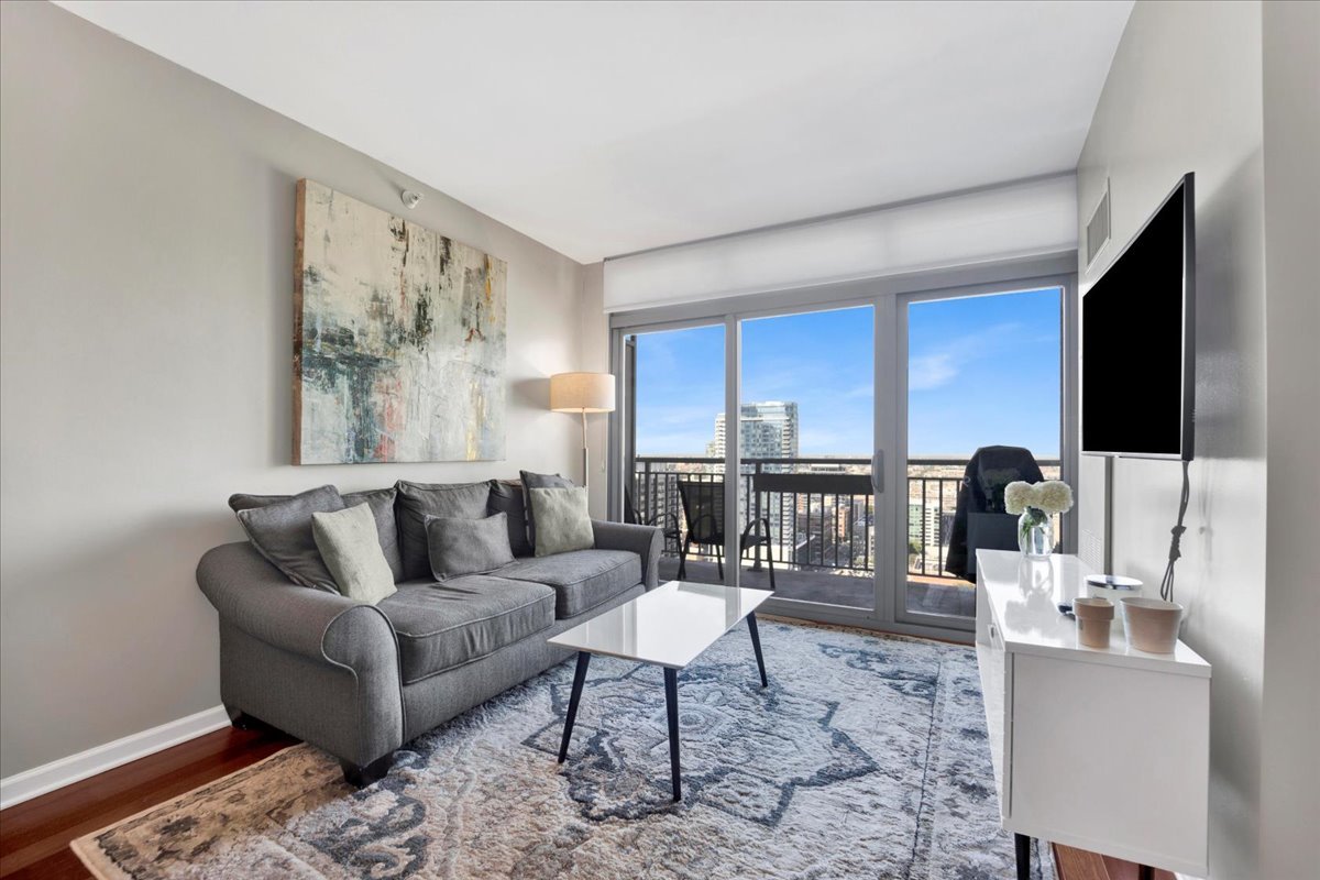 125 S Jefferson Street 2701