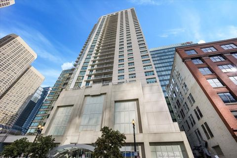 Photo of 125 S Jefferson Street #2701, Chicago, IL 60661 (MLS # 12490894)